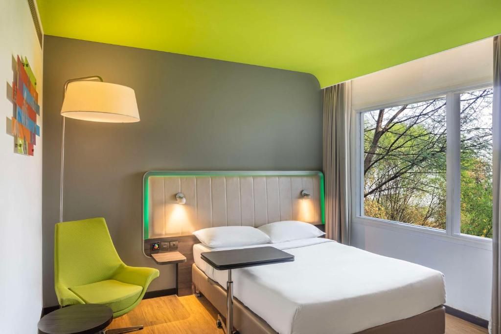 Business King Room