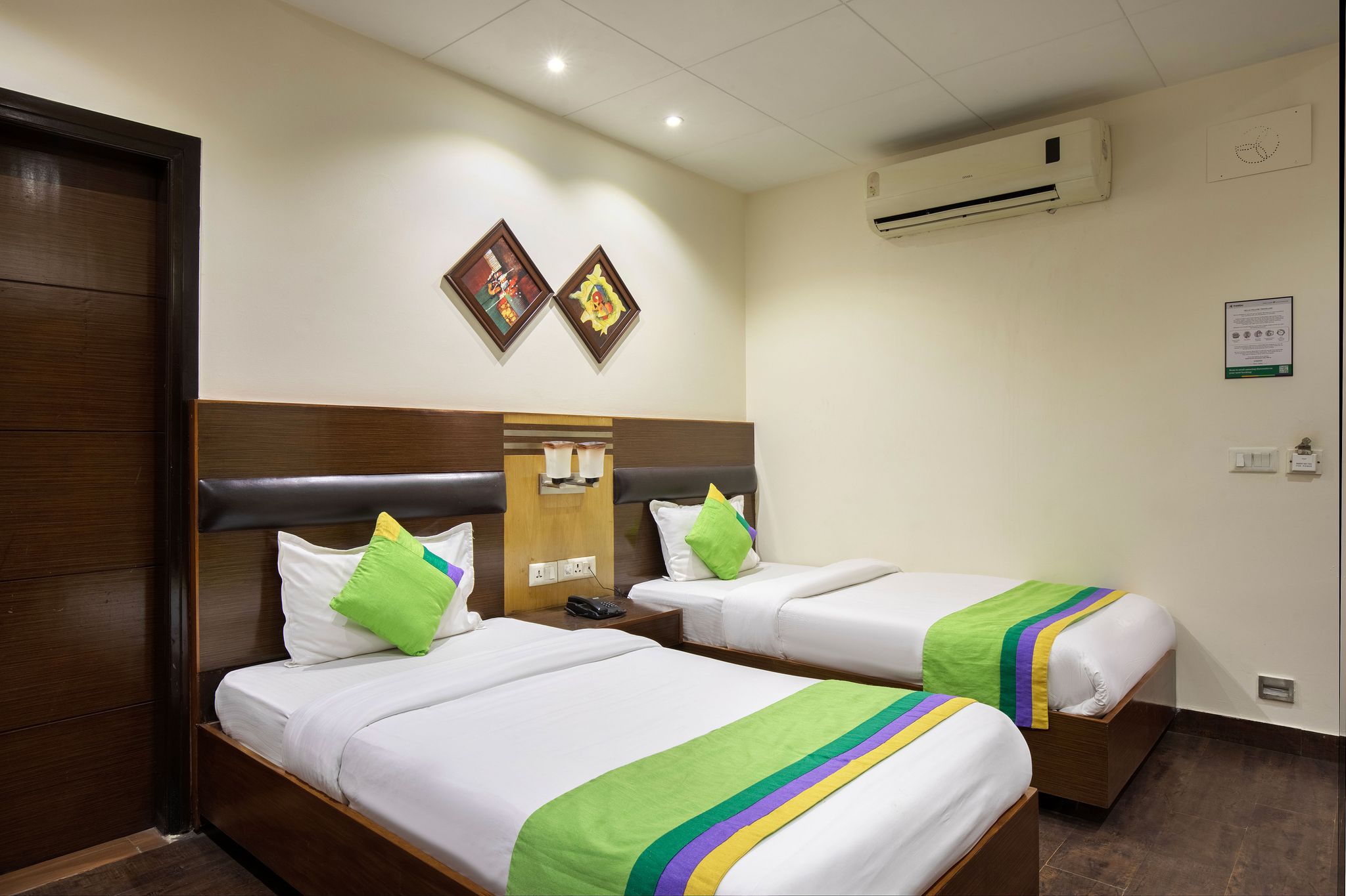Treebo White Castle, Gurgaon Standard Double Room 2