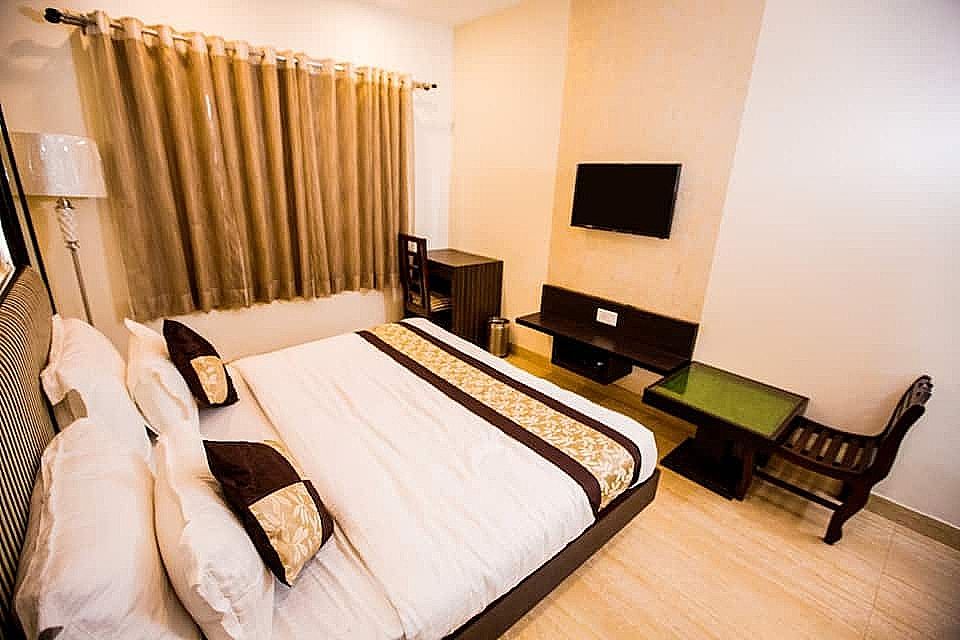 Hotel the City Square AC Deluxe Double Room 6