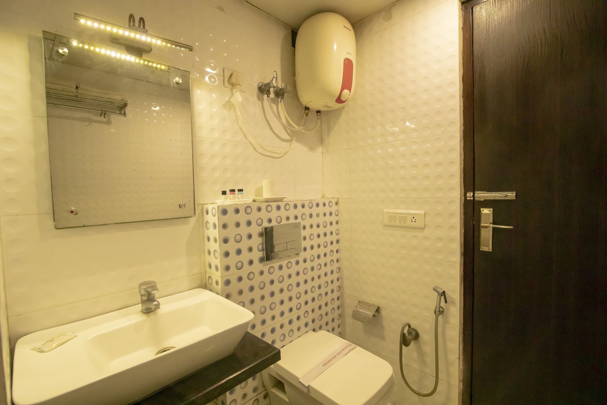 Hotel the City Square AC Deluxe Double Room 8
