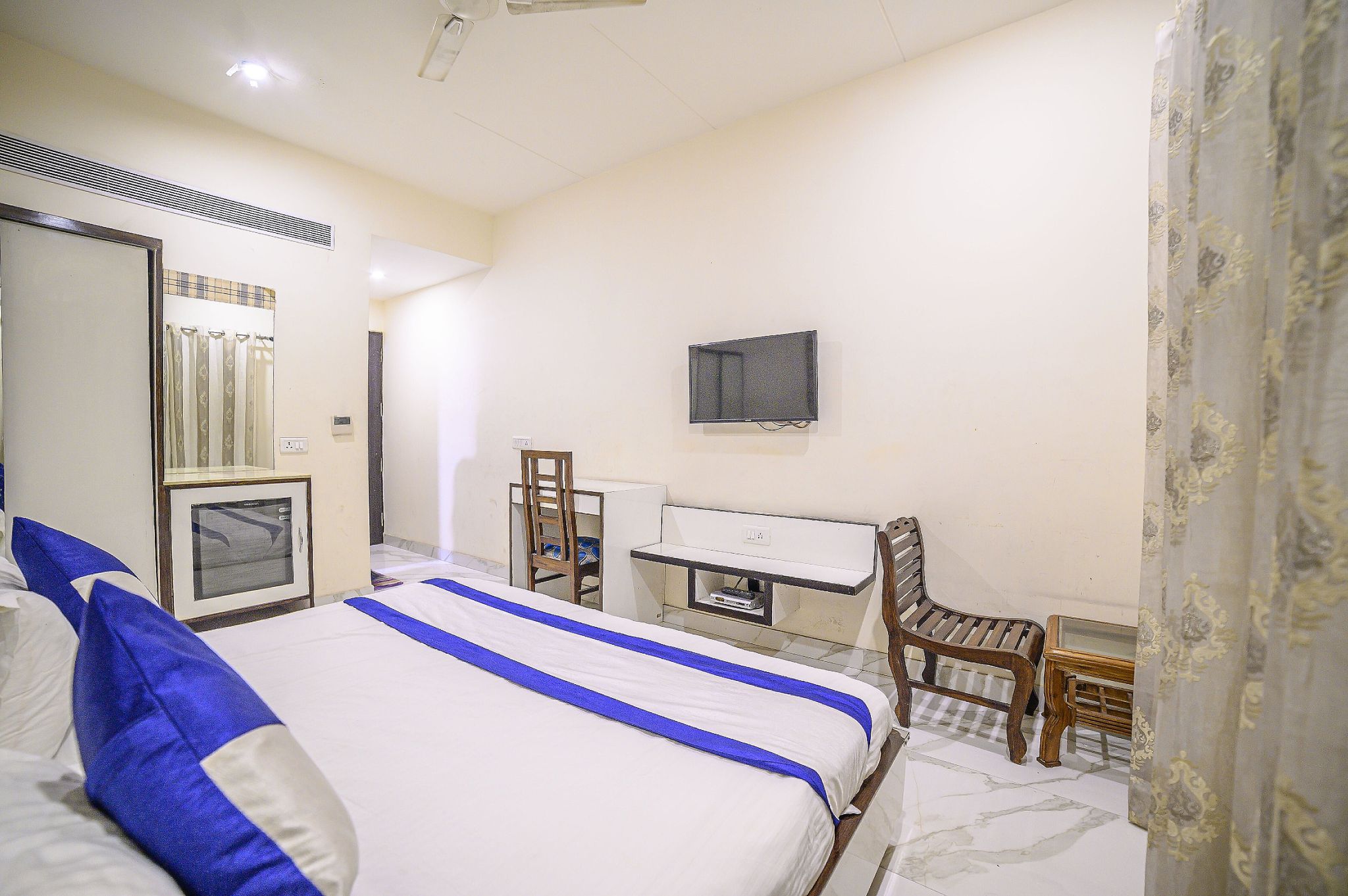 Hotel the City Square AC Deluxe Double Room 4