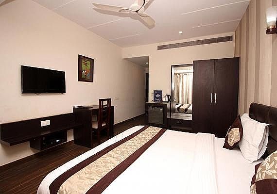 Hotel the City Square AC Deluxe Double Room 3