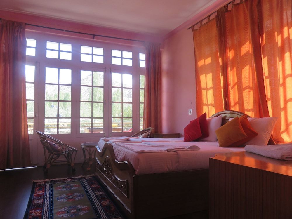 TIH Hotel Maryul Standard Room 8