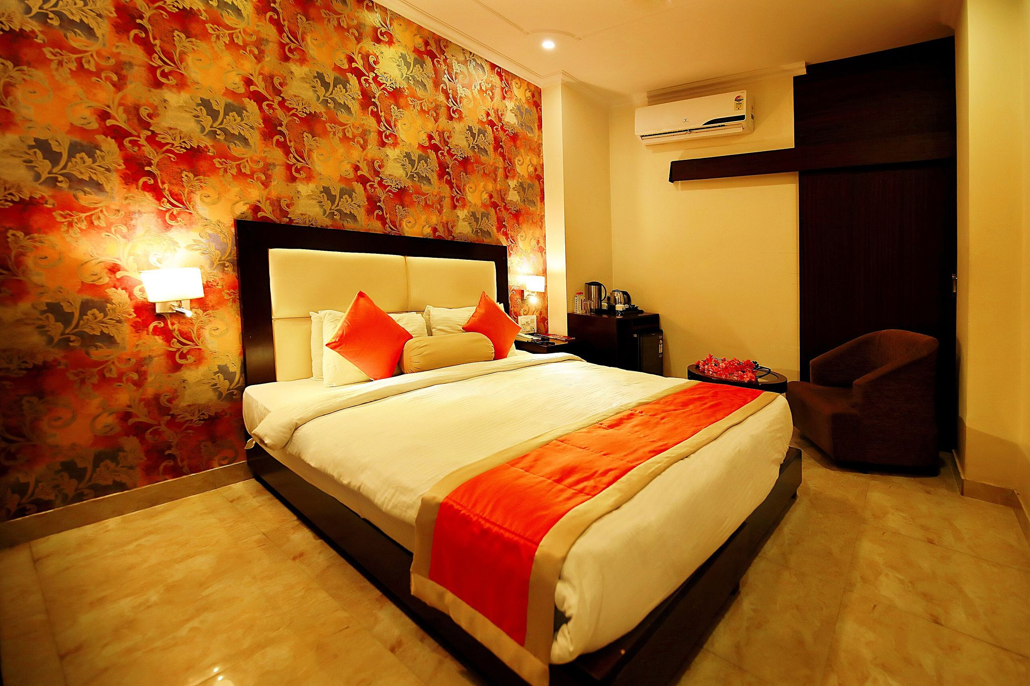 V One Pride Deluxe Double Room 17