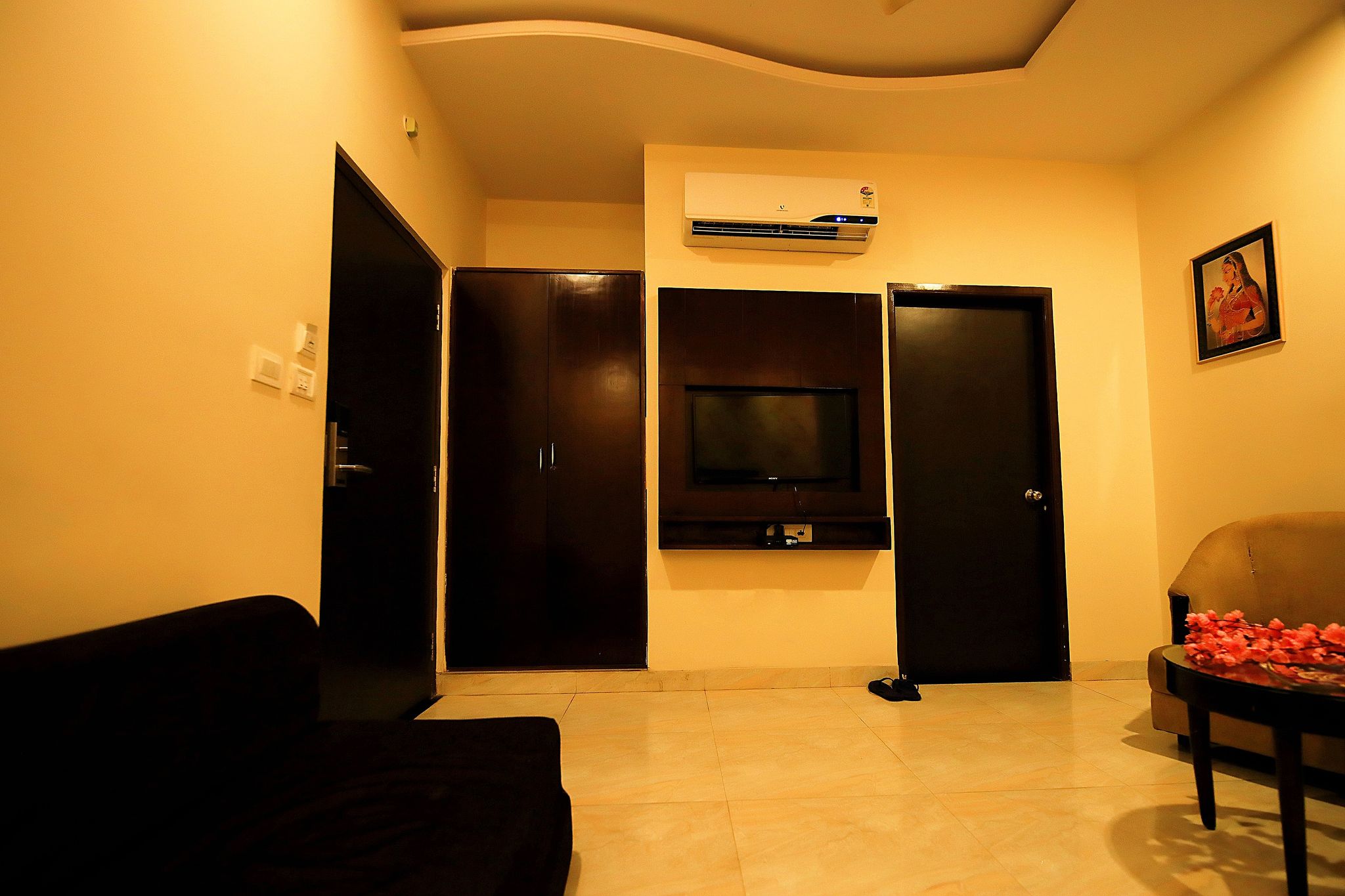 V One Pride Deluxe Double Room 3