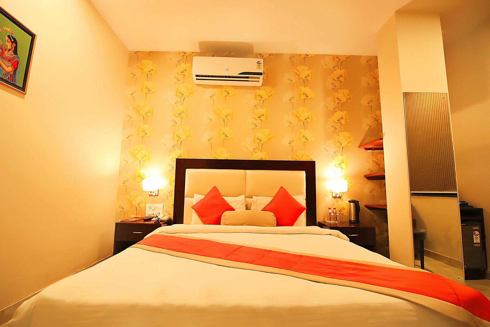 V One Pride Deluxe Double Room 12