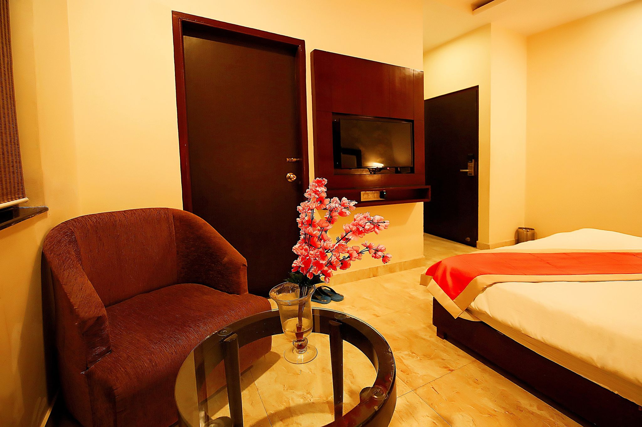 V One Pride Deluxe Double Room 6