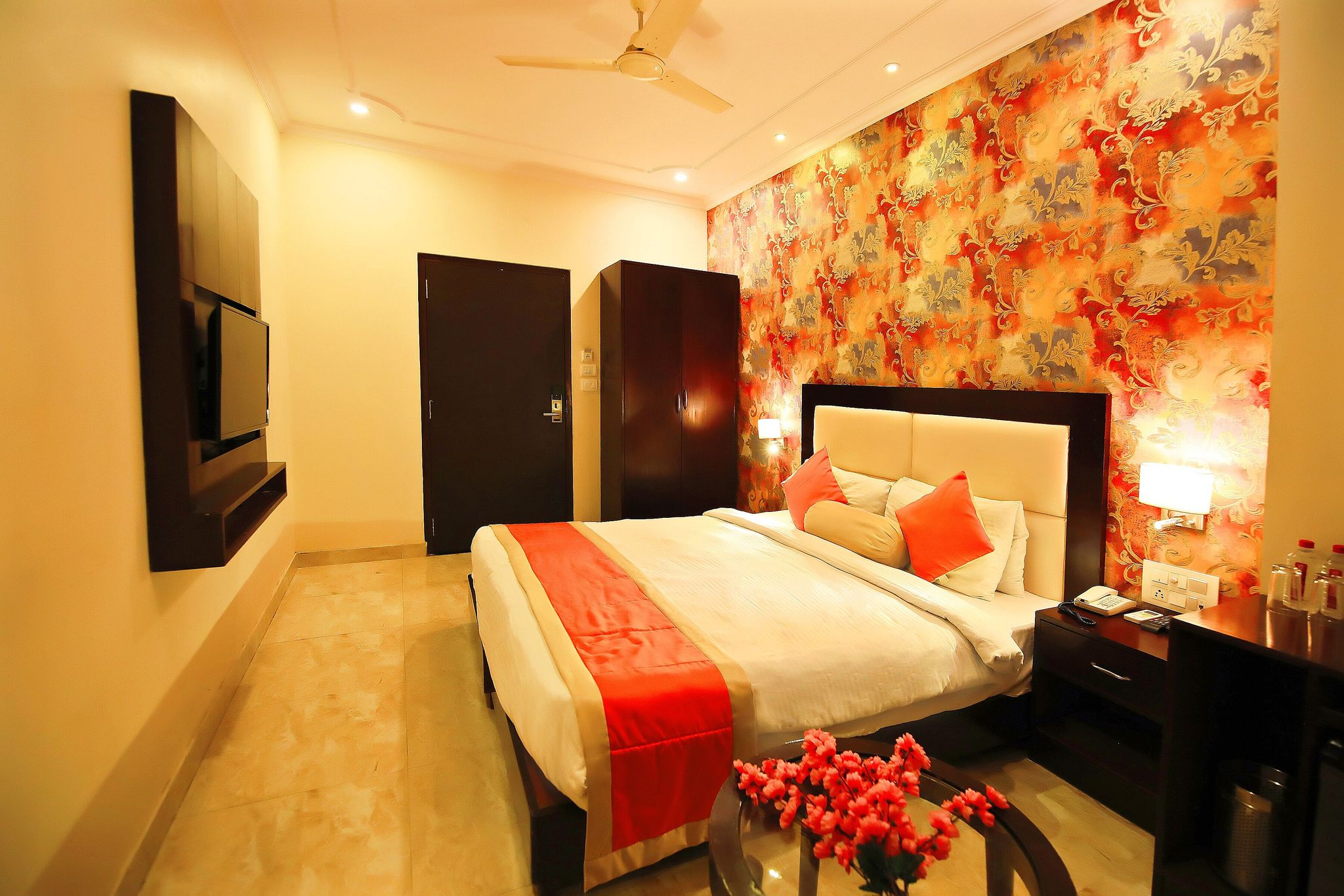 V One Pride Deluxe Double Room 18