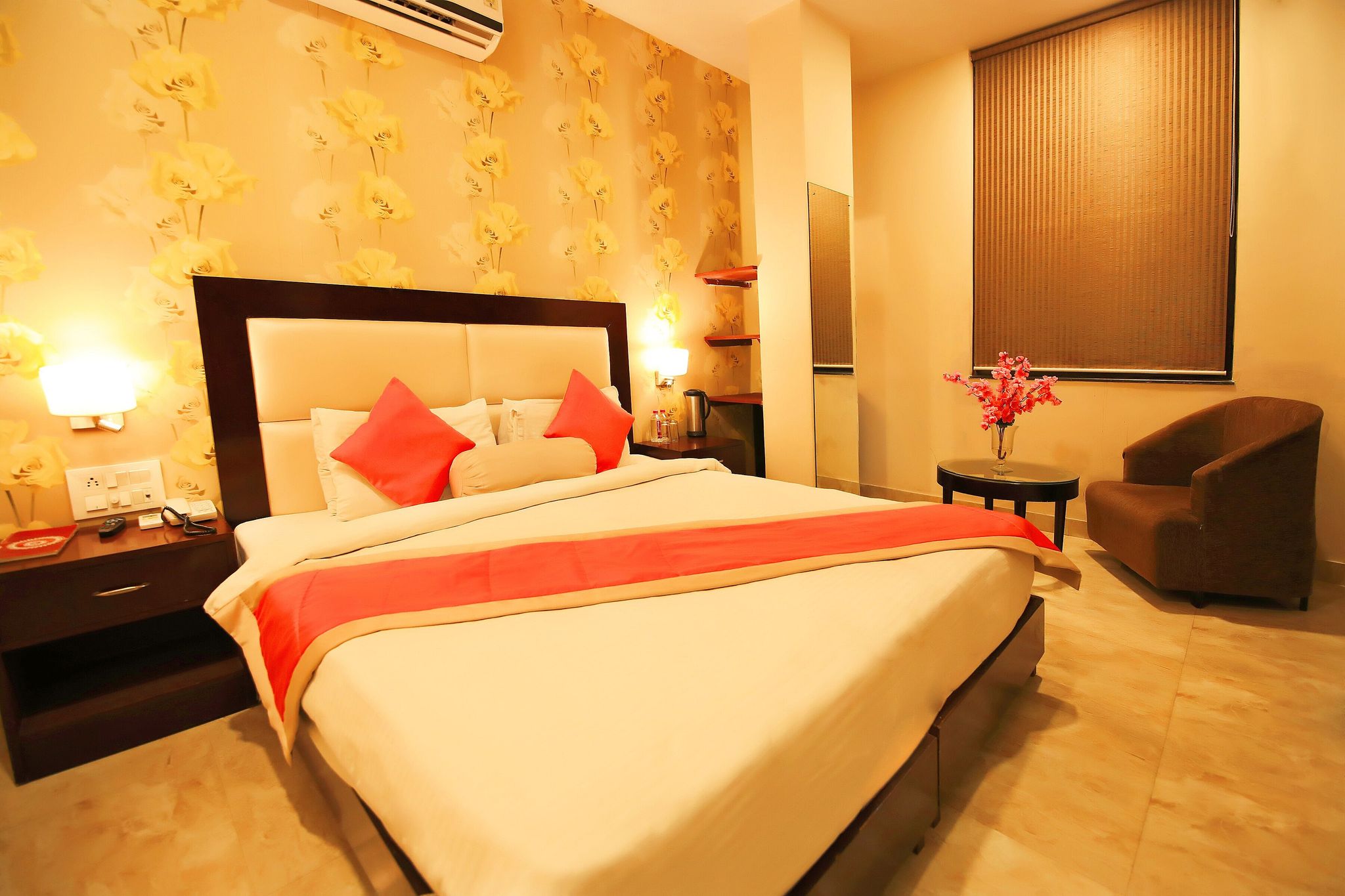 V One Pride Deluxe Double Room 15