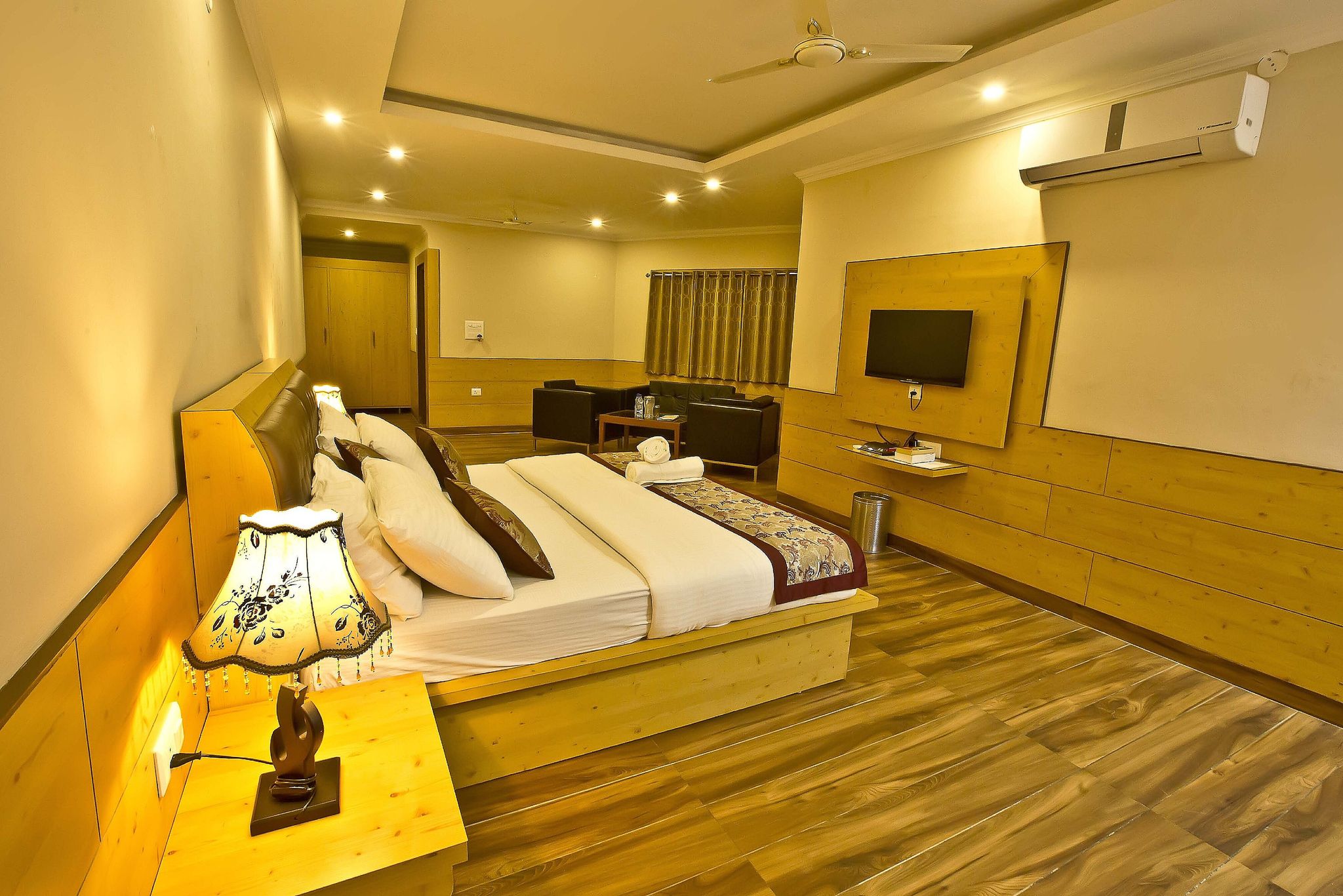 Master Room Top Floor Mountain or valley View with Private Balcony