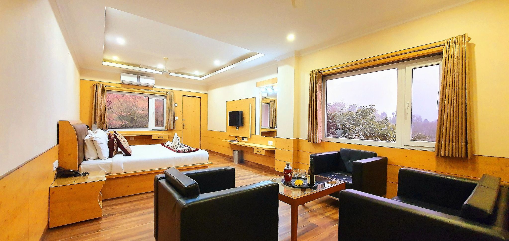 Master Room Top Floor Mountain or valley View with Private Balcony