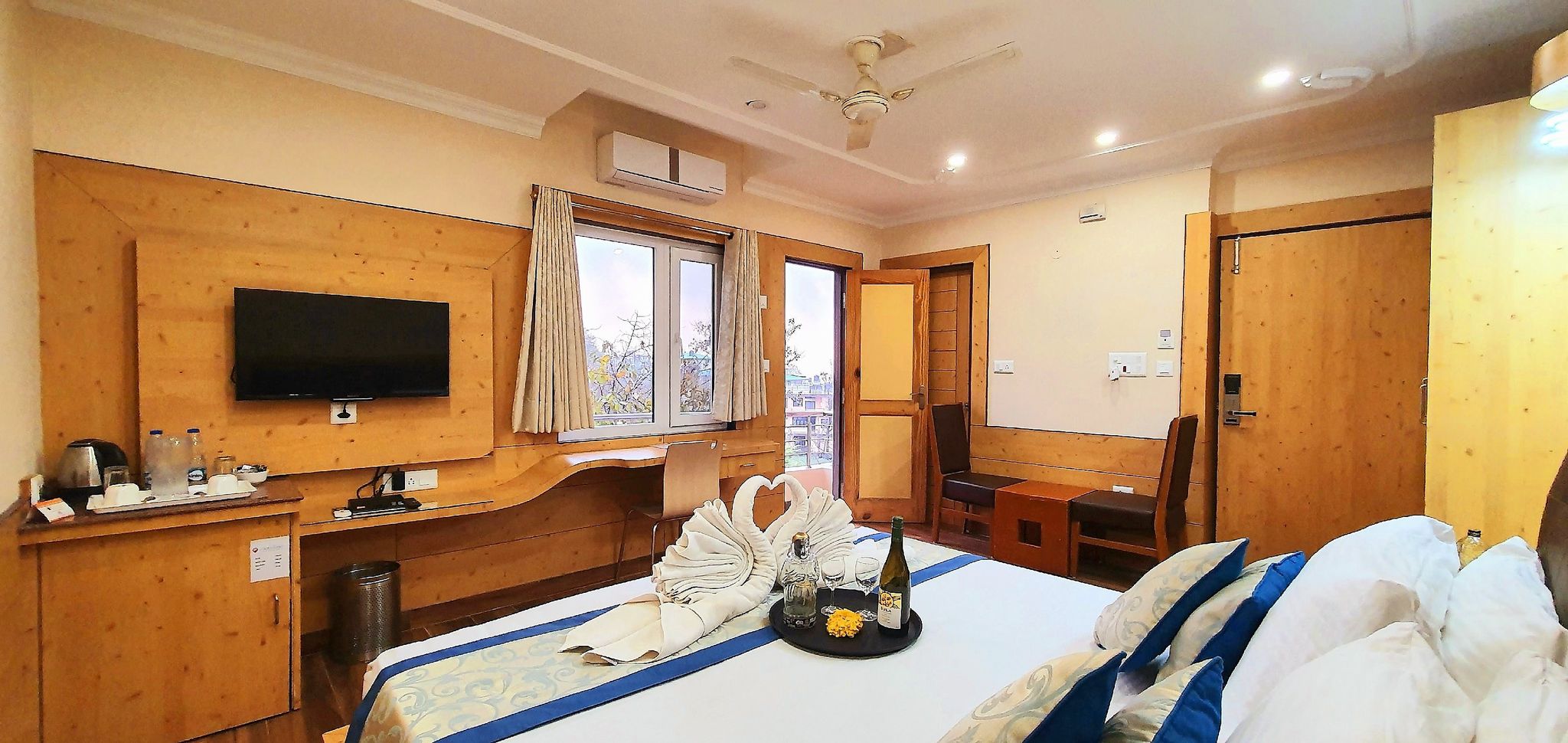 Quartz Himalayan Brothers AC (Hot and Cold )Luxury Pocket Ground Floor with Balcony 3