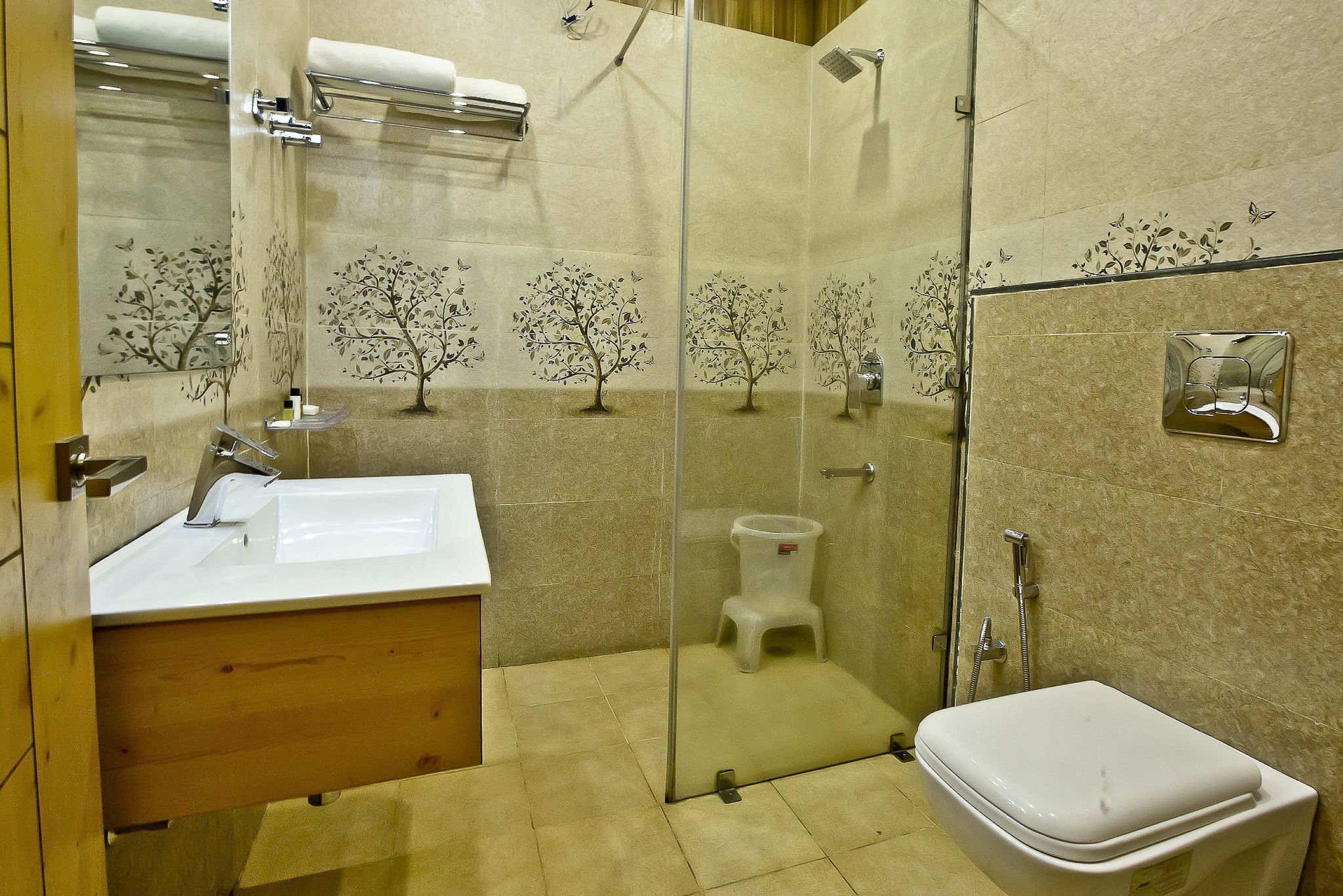 Quartz Himalayan Brothers AC (Hot and Cold )Luxury Pocket Ground Floor with Balcony 9