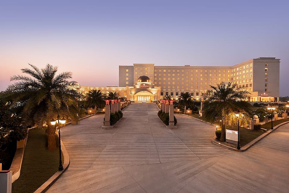  Ramada by Wyndham Lucknow Hotel & Convention Centre