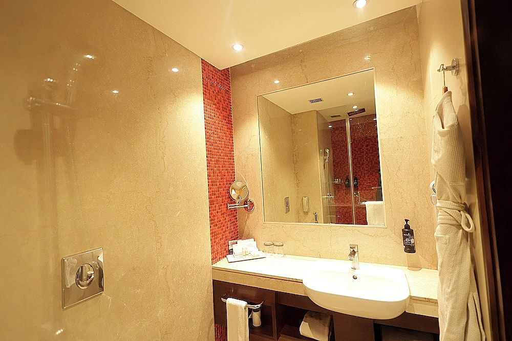  Ramada by Wyndham Lucknow Hotel & Convention Centre 2 Twin Bed Smoking Room 3