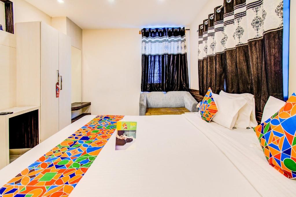 FabHotel Corporate Crown Premium Double Room 4