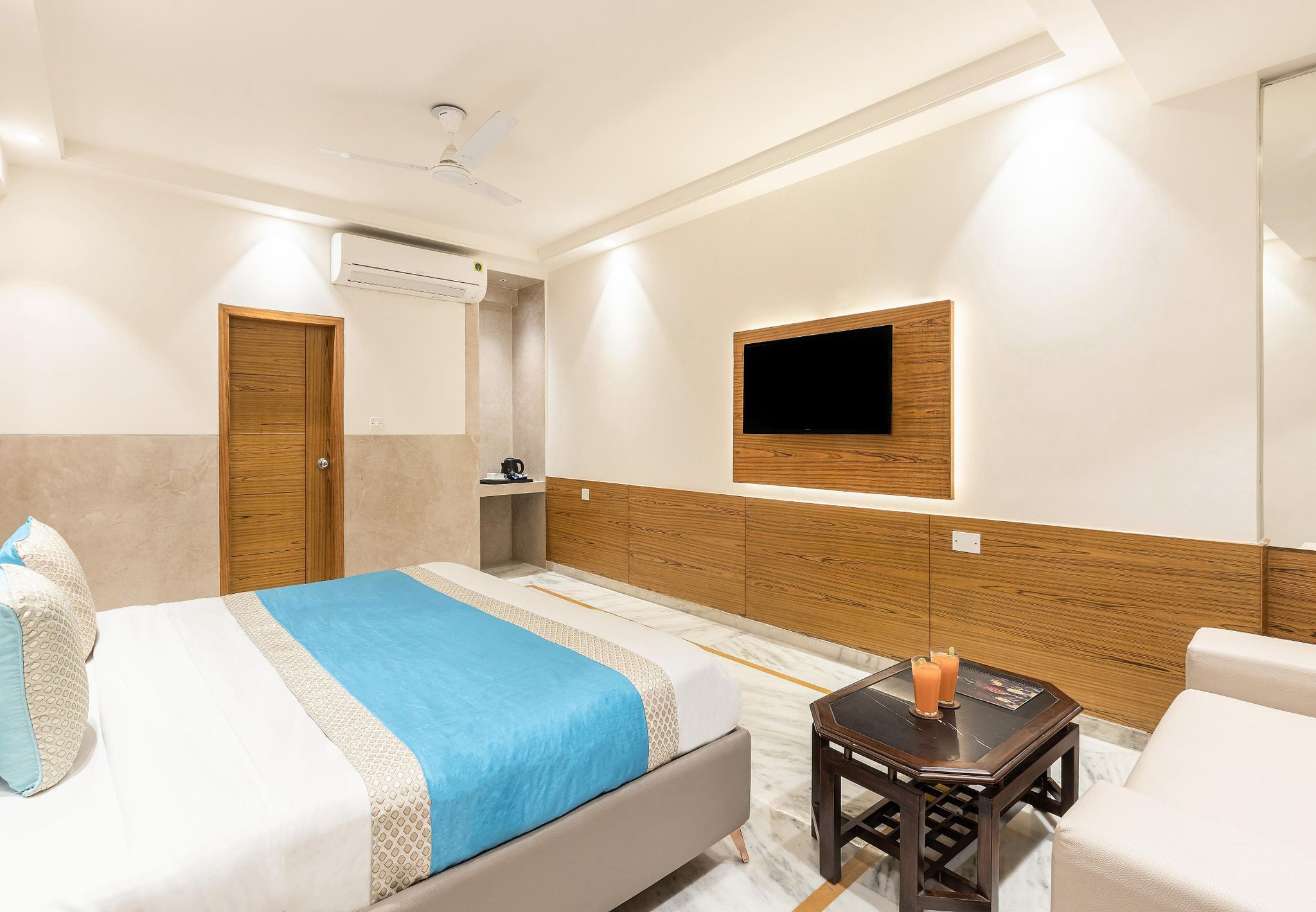 FabHotel Star Delhi Airport Deluxe Double Room 4