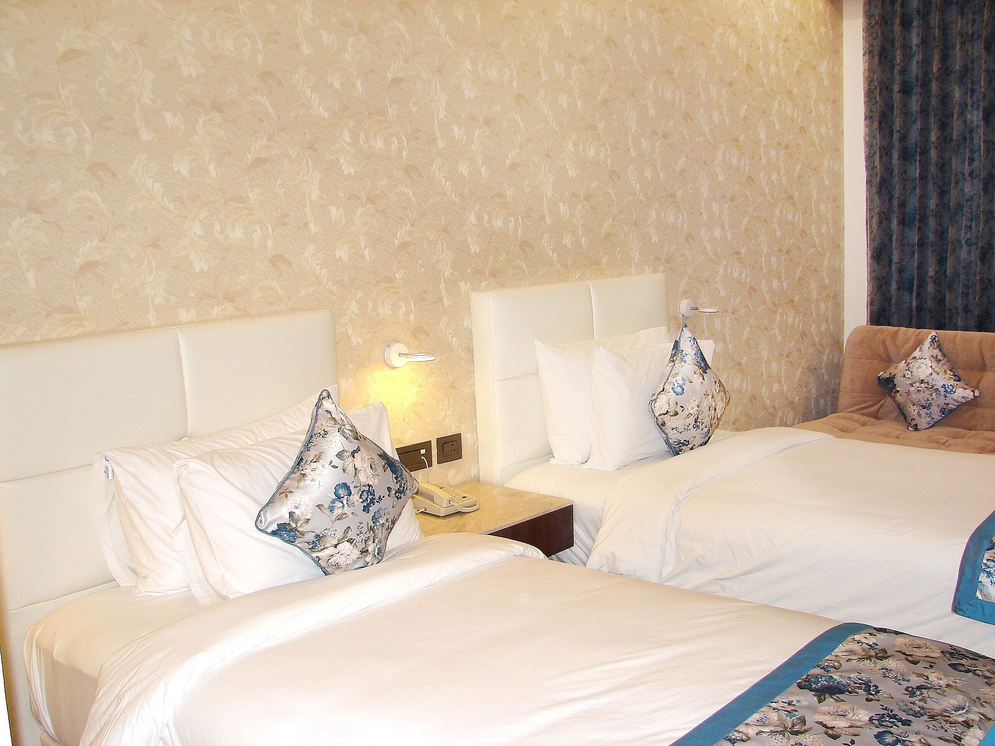 Hotel Grand Maple Deluxe Room 8