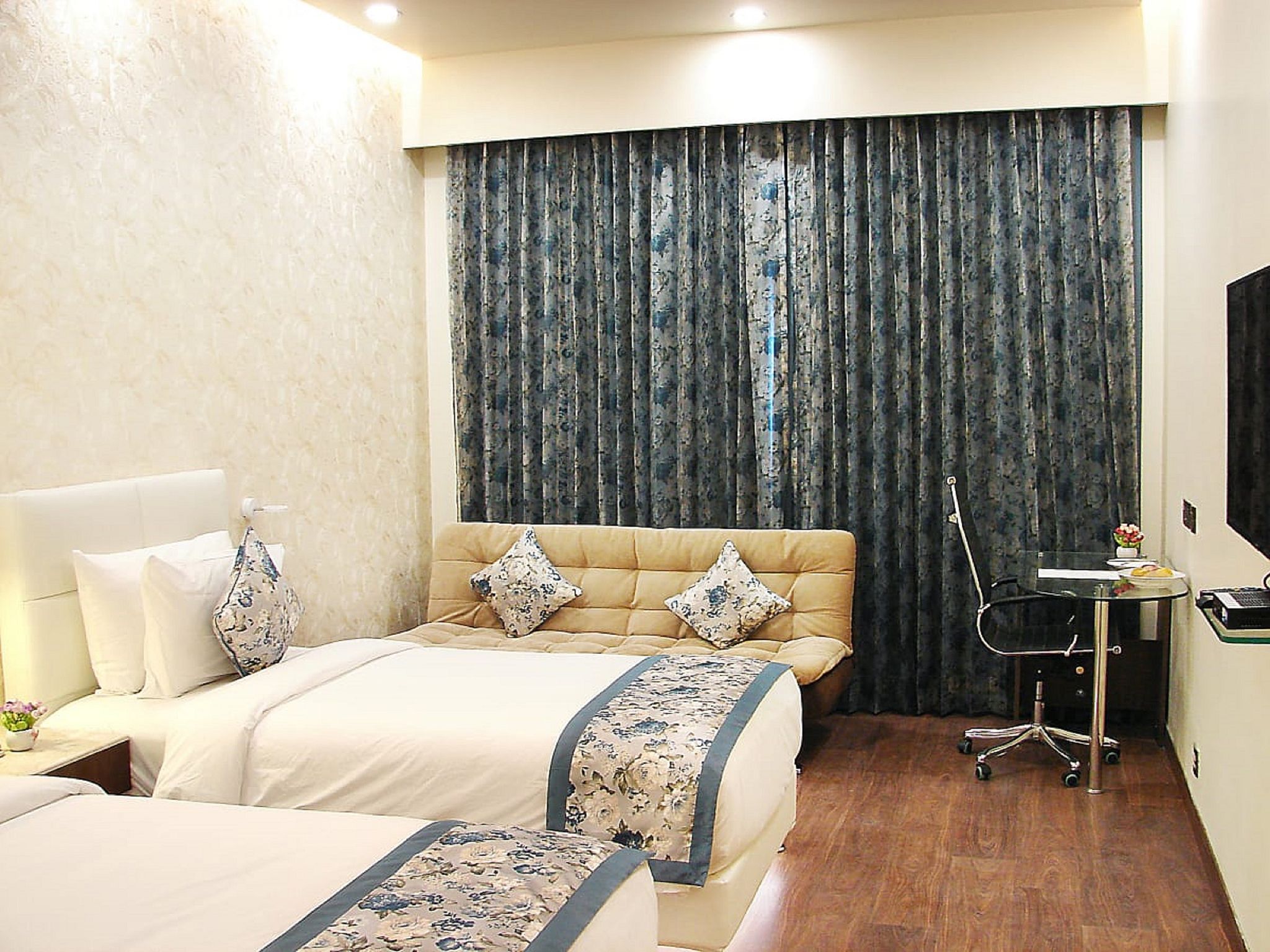 Hotel Grand Maple Deluxe Room 11