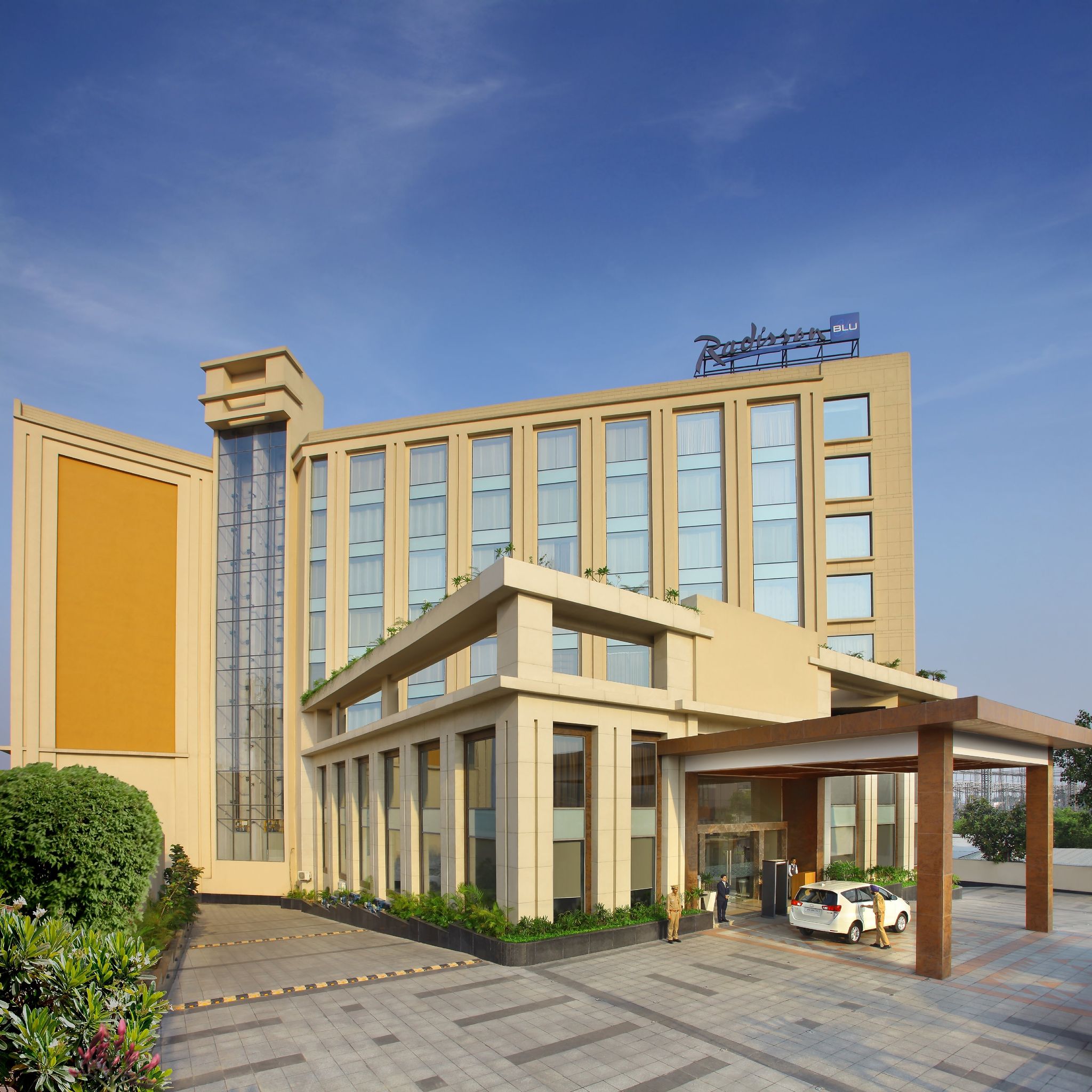 undefined Radisson Blu Jammu 9