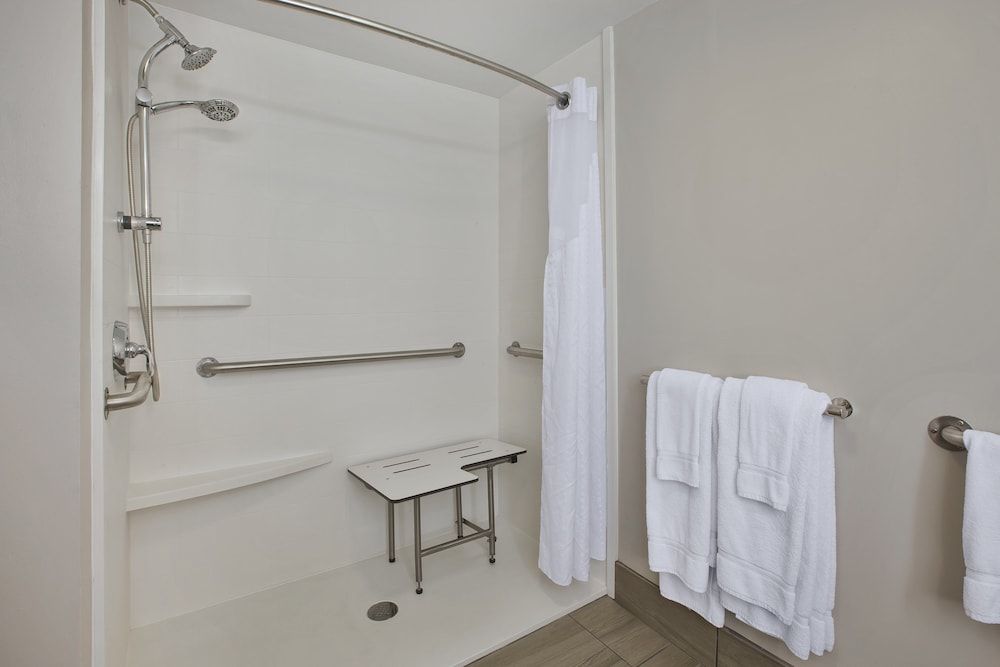 Standard Room, 1 King Bed, Accessible (Mobility)
