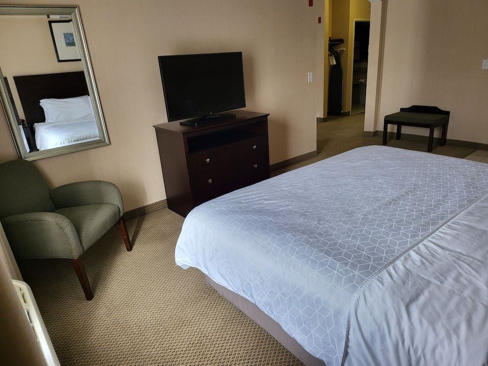 Suite, 1 King Bed, Jetted Tub