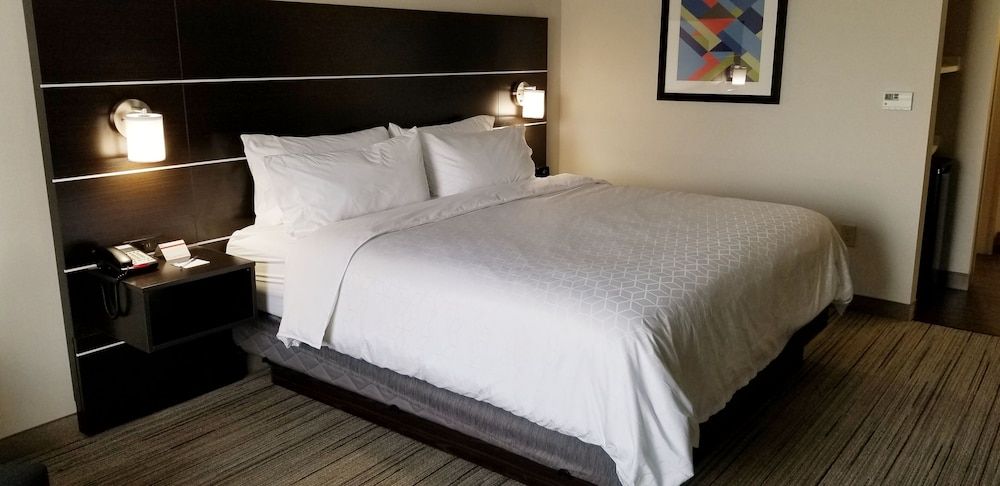 Standard Room, 1 King Bed, Accessible (Communications, Mobility, Access Tub)