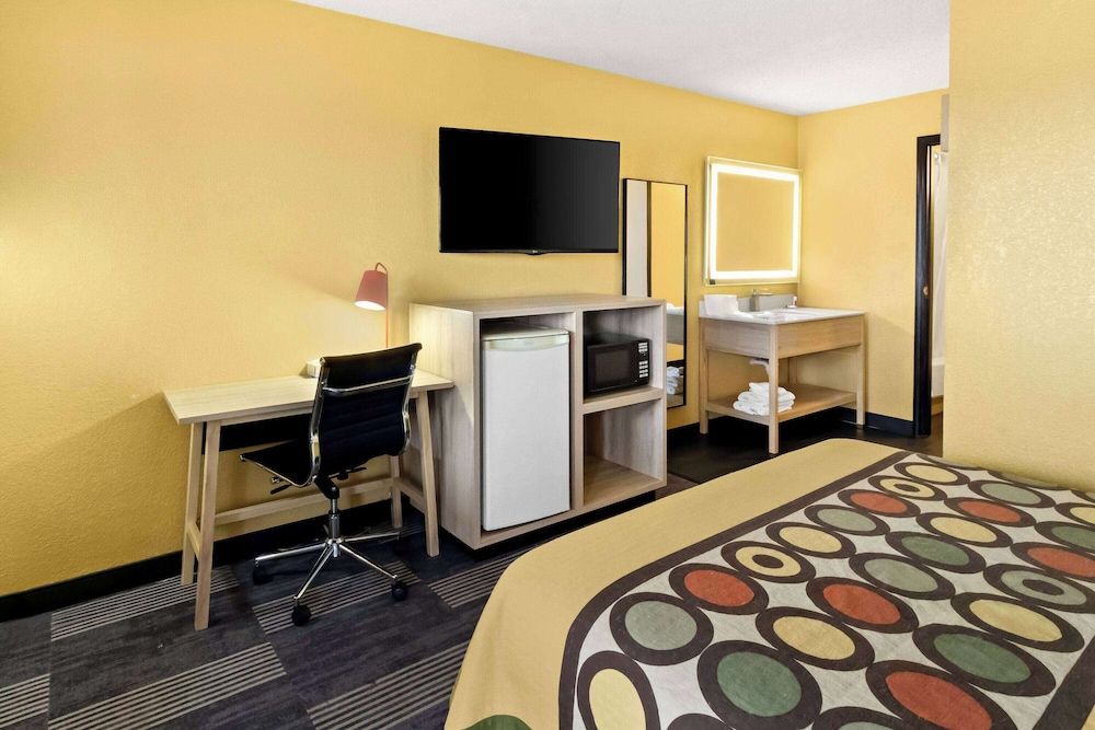 Standard Room, 1 Queen Bed