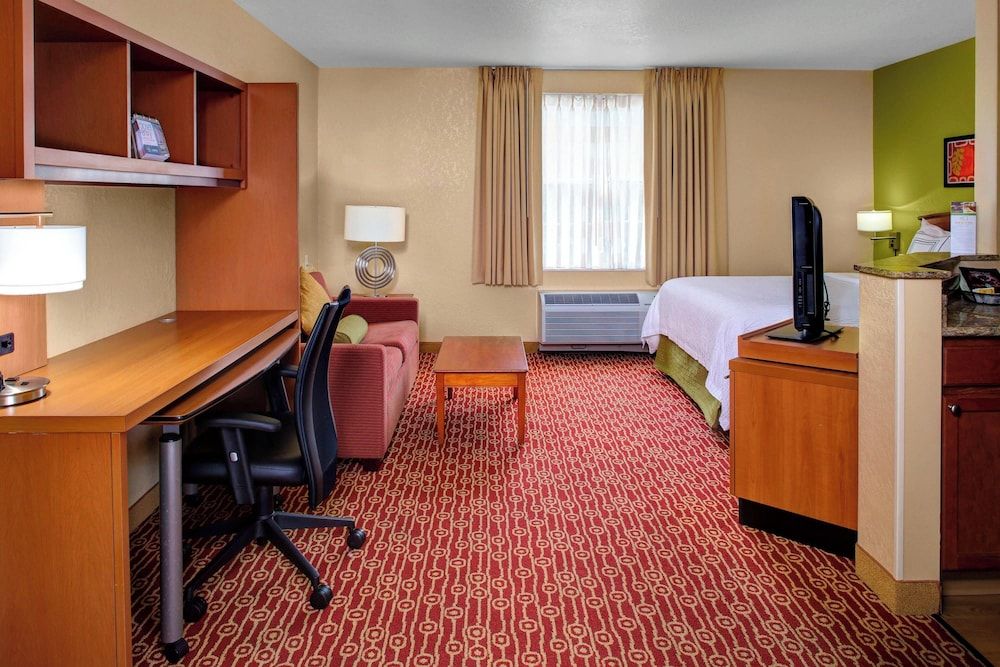 Studio, 1 Queen Bed with Sofa bed (Mobility/Hearing Accessible, Tub)