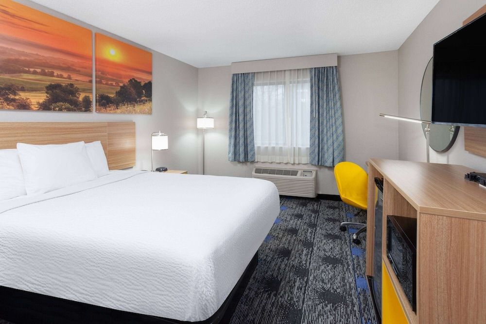 Standard Room, 1 Queen Bed, Accessible