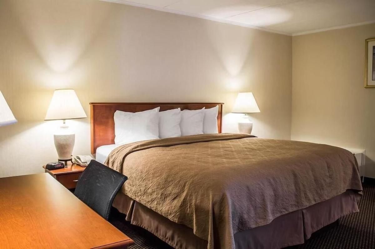 1 King Bed, Non-Smoking