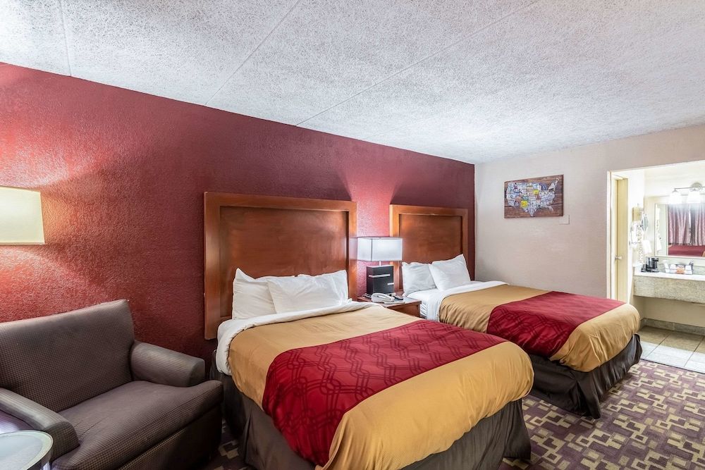 Standard Room, 2 Double Beds, Non Smoking (Pet Friendly)