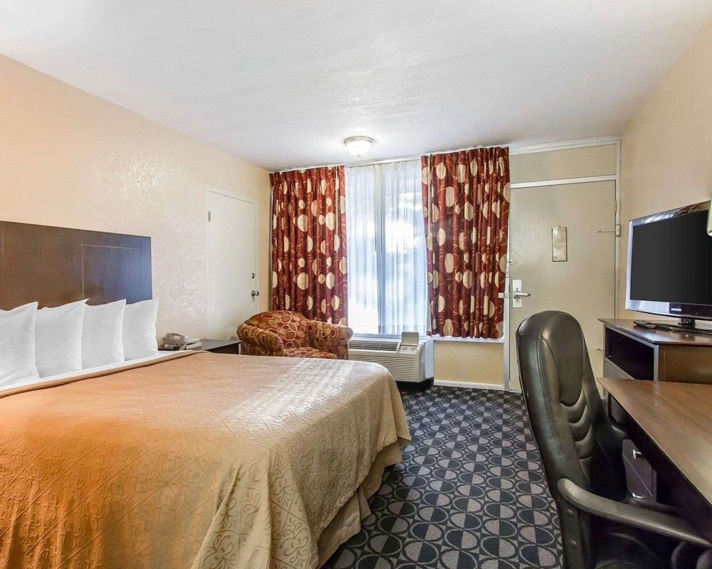 Standard Room, 1 Queen Bed, Non Smoking