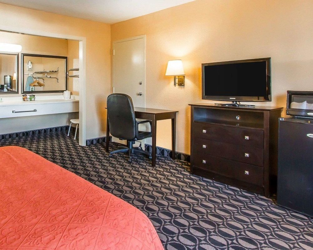 Room, 1 Queen Bed, Accessible, Smoking