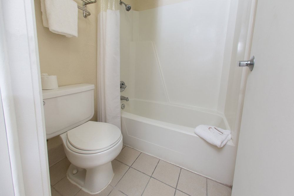 Red Roof Inn Ardmore Suite, 1 King Bed, Smoking, Kitchenette 12