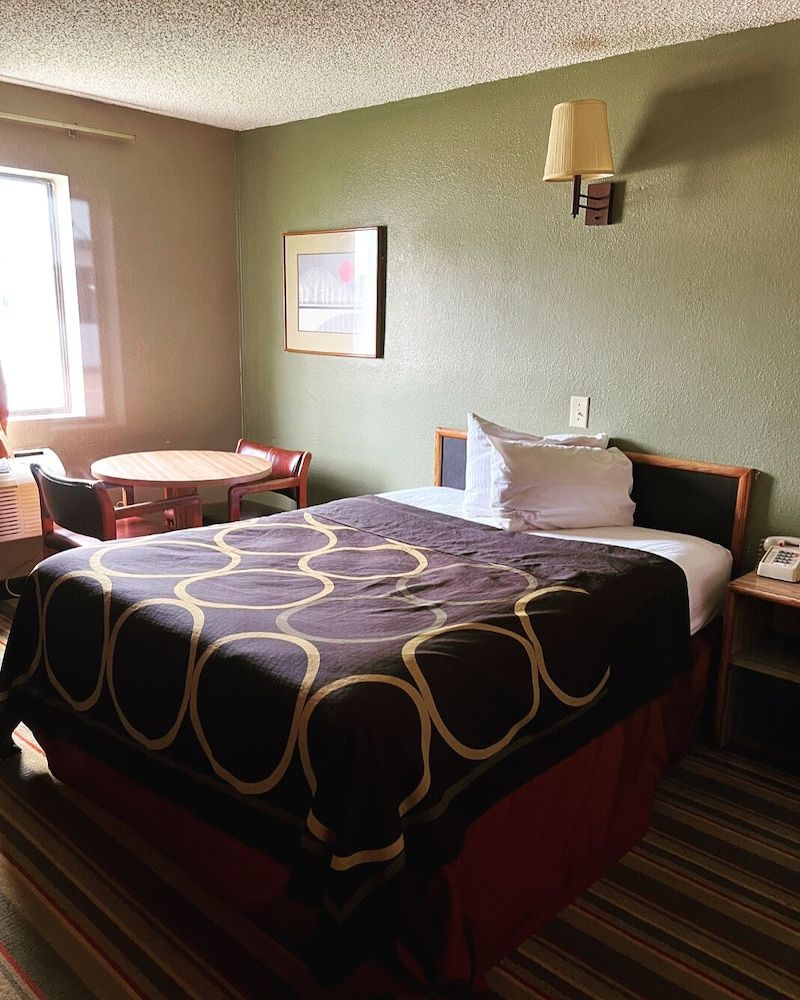 Standard Room, 1 Queen Bed