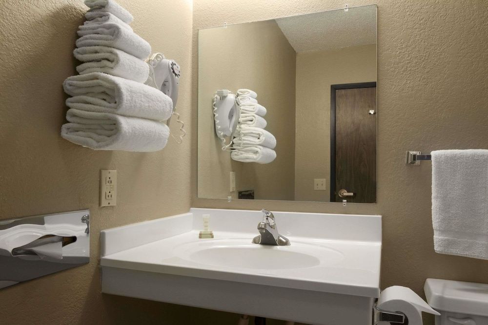 Suite, 1 Queen Bed, Microwave
