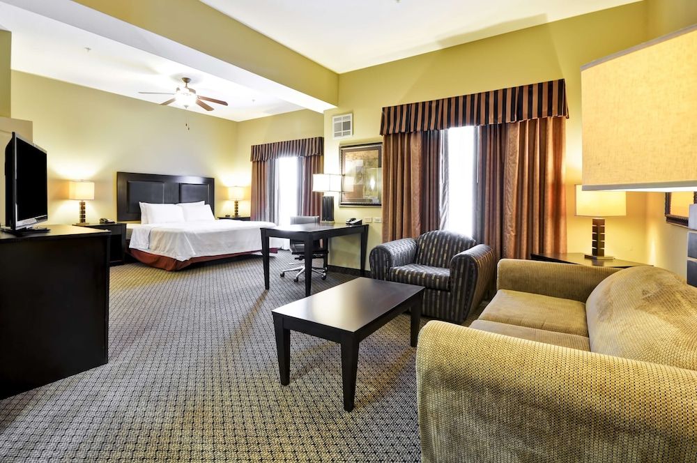 Studio, 1 King Bed, Accessible (Mobility & Hearing, Roll-in Shower)