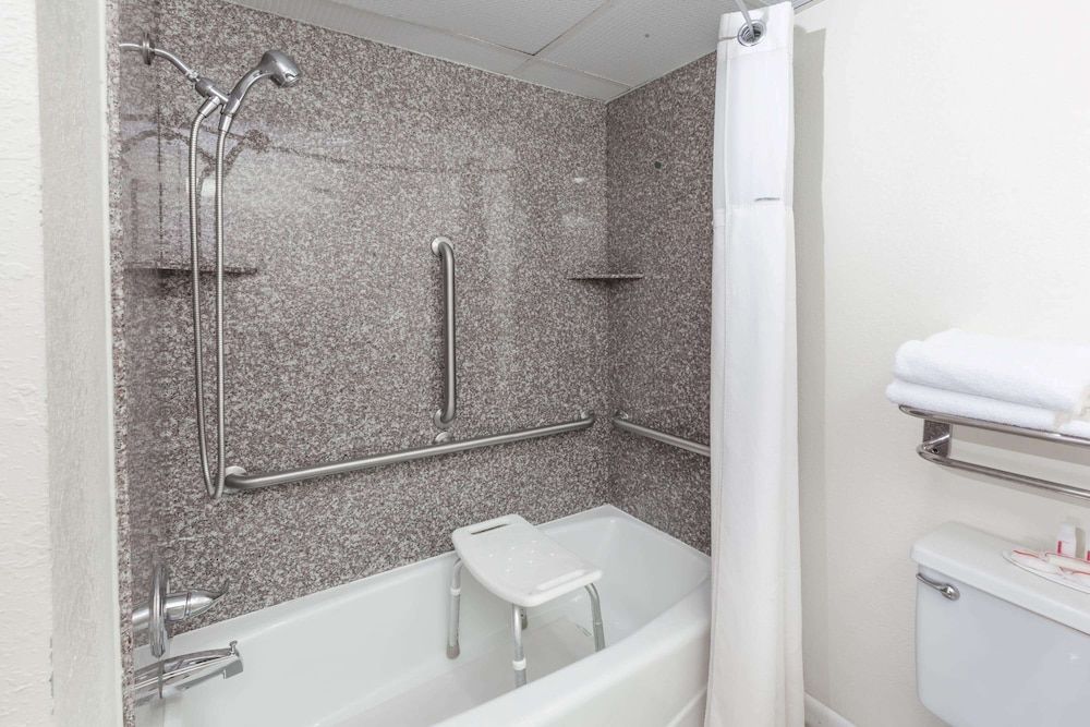 Room, 1 Queen Bed, Accessible, Non Smoking (Mobility)