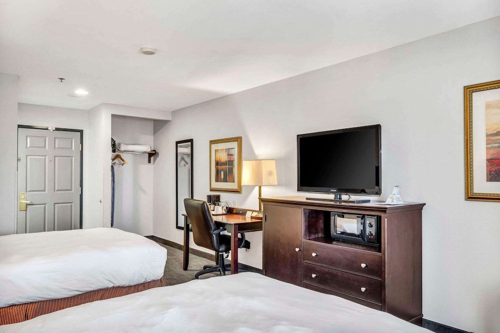 Room, 2 Queen Beds, Non Smoking