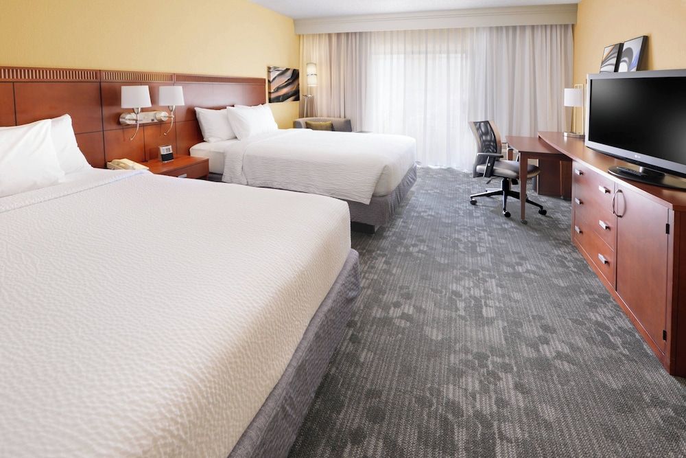 Room, 2 Double Beds (Mobility/Hearing Access, Roll-In Shwr)