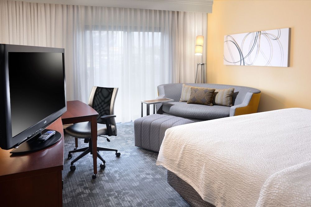 Room, 1 King Bed with Sofa bed (Mobility Accessible, Tub)