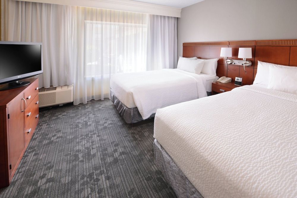 Room, 2 Double Beds (Mobility/Hearing Access, Roll-In Shwr)