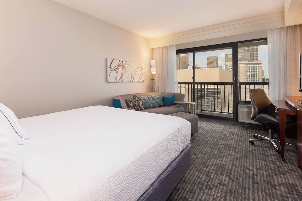 Room, 1 King Bed with Sofa bed (Hearing Accessible)