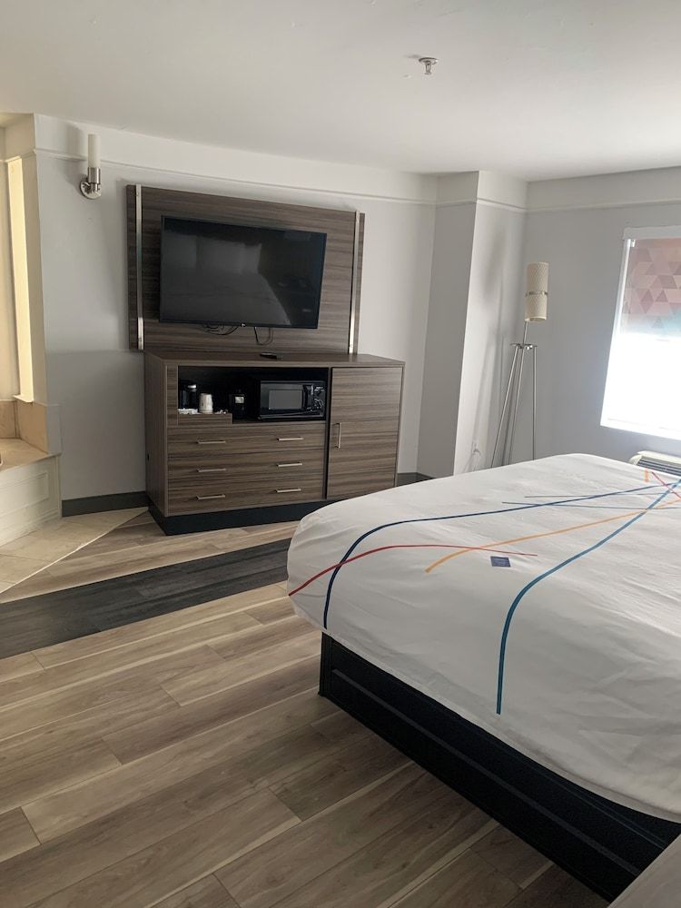 Deluxe Suite, 1 King Bed, Non Smoking