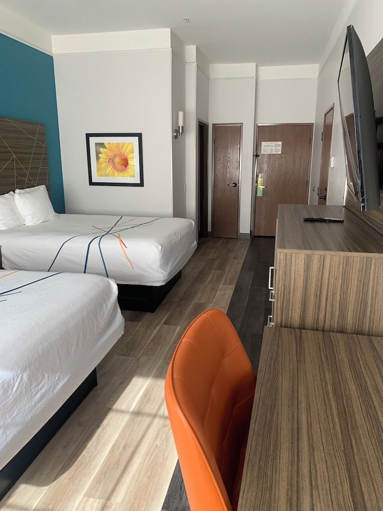 2 Queen Beds, Mobility Accessible Room, Bathtub w/ Grab Bars, Non-Smoking