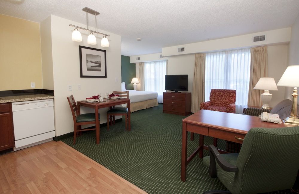 Studio, 1 King Bed (Hearing Accessible)