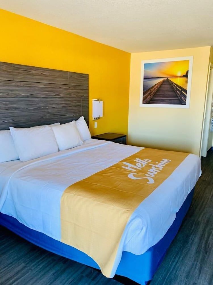 Room, 1 King Bed, Accessible, Non Smoking (Mobility)
