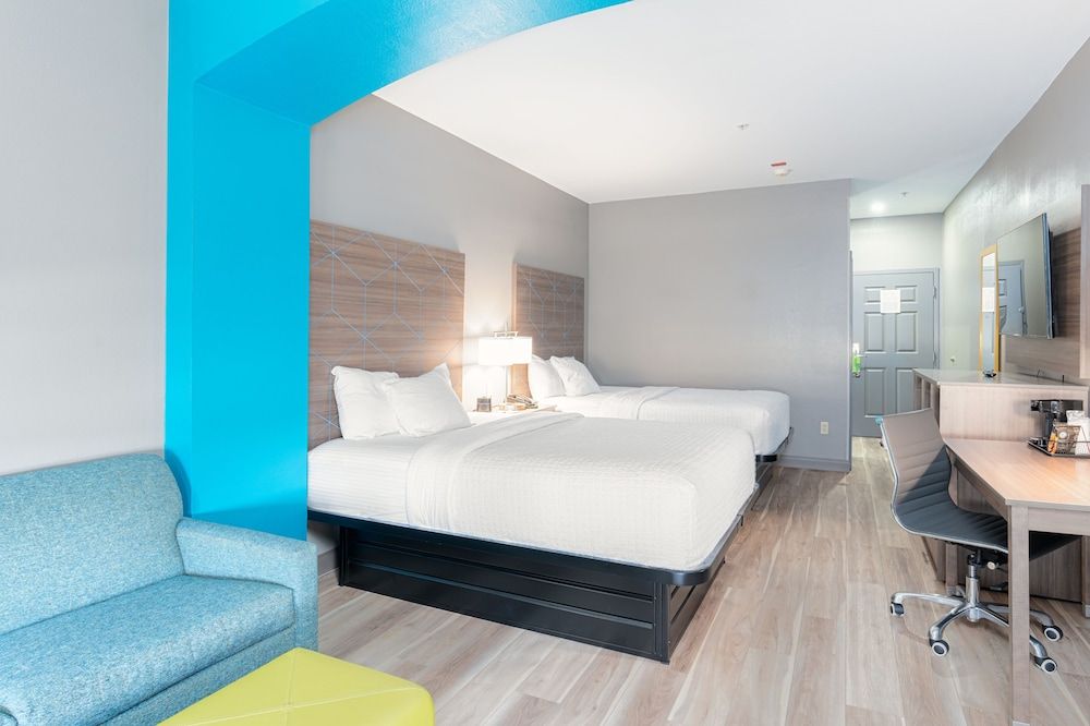 Deluxe Studio Suite, 2 Queen Beds, Non Smoking