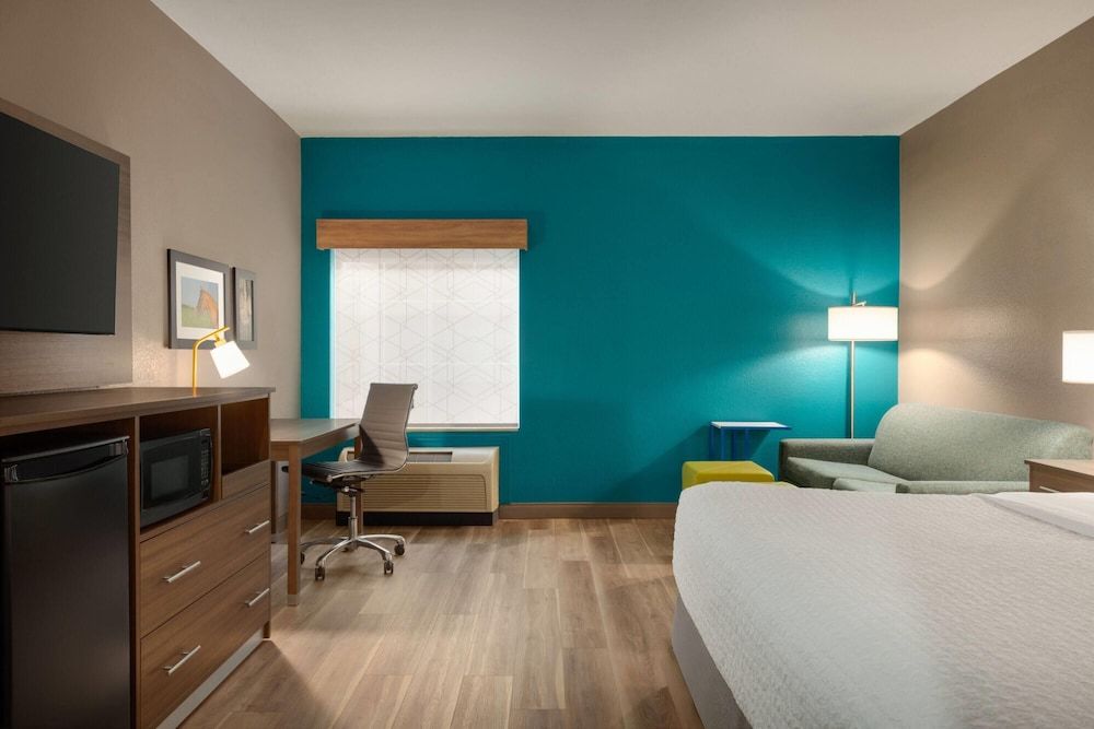 Deluxe Room, 1 King Bed, Accessible, Non Smoking (Mobility)